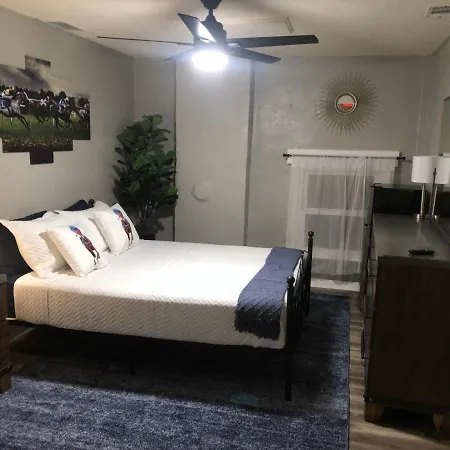 Suite Near Downtown Louisville, Ky - Suite XI